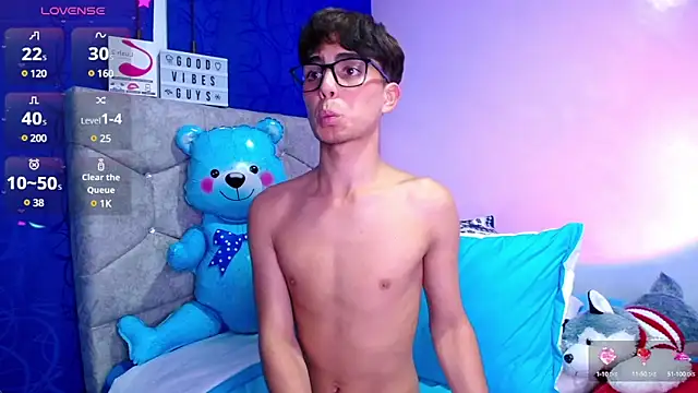 OwenBluee online show from 4, 12, 2024