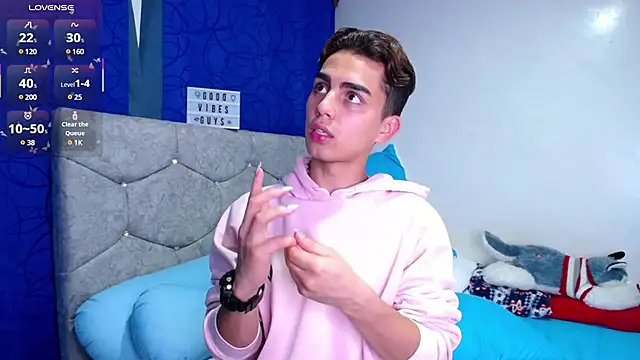 OwenBluee online show from 27, 2, 2025