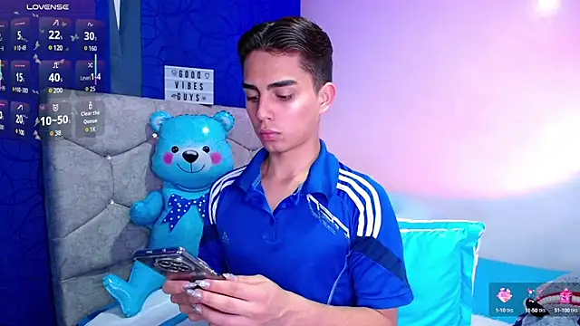 OwenBluee online show from 28, 2, 2025