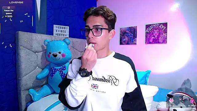 OwenBluee online show from 14, 3, 2025