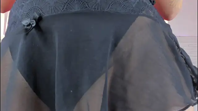 Snapshot of mia_six66 chatting on 5, 2, 2025 mia six66 online show from 5, 2, 2025