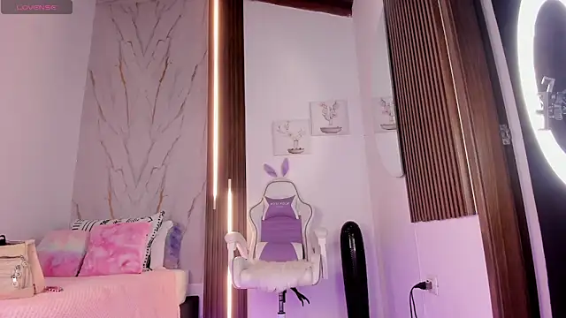 Snapshot of mia_six66 chatting on 4, 11, 2025 mia six66 online show from 4, 11, 2025