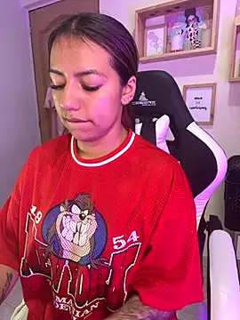 Ivann4 online show from 4, 11, 2025