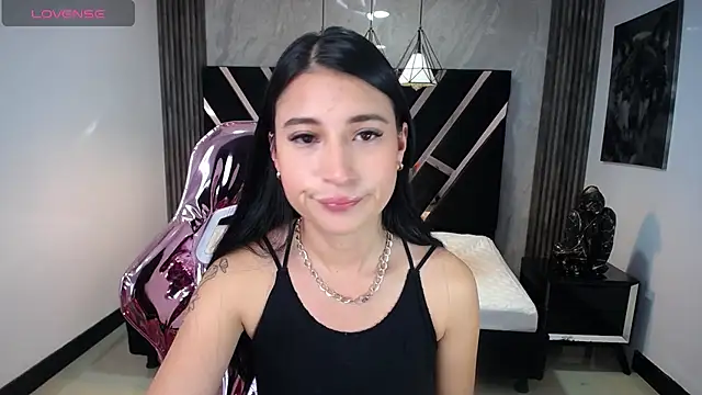 Snapshot of lizzyluk_ch chatting on 1, 2, 2025 lizzyluk ch online show from 1, 2, 2025