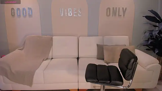 Snapshot of MariaHerrera_ chatting on 24, 12, 2024 MariaHerrera online show from 24, 12, 2024