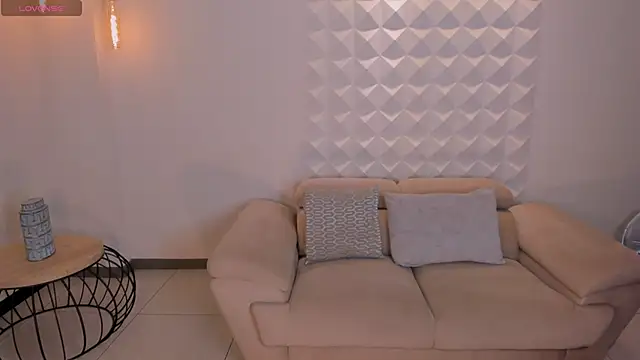 Snapshot of MariaHerrera_ chatting on 15, 10, 2025 MariaHerrera online show from 15, 10, 2025