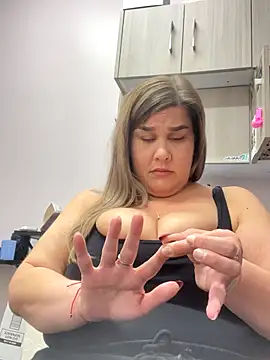 LolaBeretta online show from 14, 10, 2025