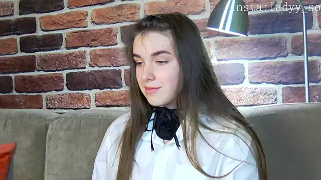 Sofia Hugs online show from 13, 11, 2025