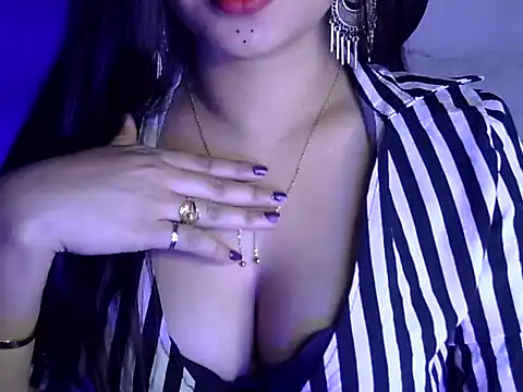 Snapshot of akshara_thakur9 chatting on 12, 10, 2025 akshara thakur9 online show from 12, 10, 2025