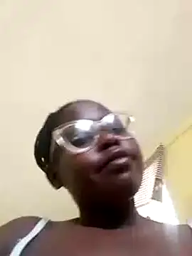 Snapshot of Sweetcecie01 chatting on 14, 3, 2025 Sweetcecie01 online show from 14, 3, 2025