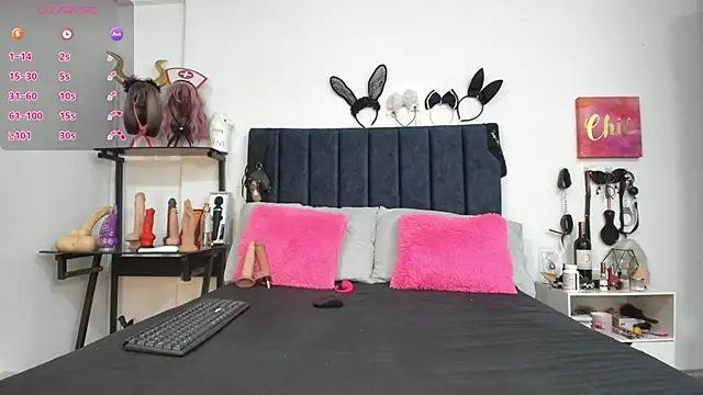 Snapshot of emmily_giraldo chatting on 5, 3, 2025 emmily giraldo online show from 5, 3, 2025