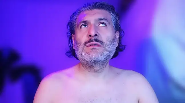 Snapshot of BushBator chatting on 4, 1, 2025 BushBator online show from 4, 1, 2025