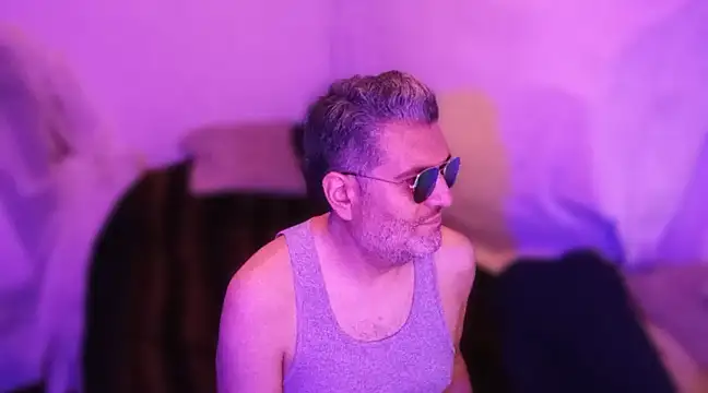 Snapshot of BushBator chatting on 14, 1, 2025 BushBator online show from 14, 1, 2025