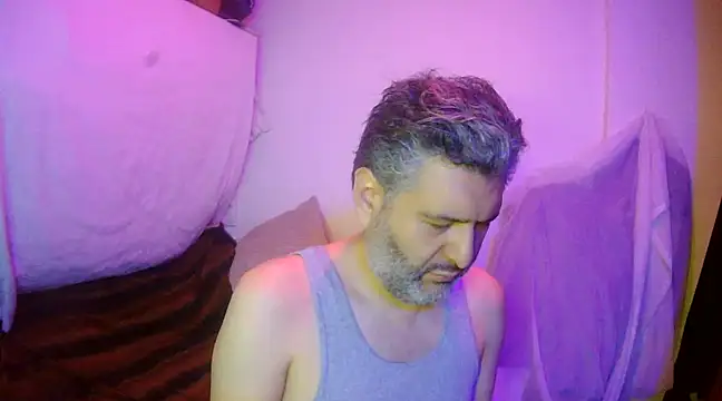 Snapshot of BushBator chatting on 13, 2, 2025 BushBator online show from 13, 2, 2025