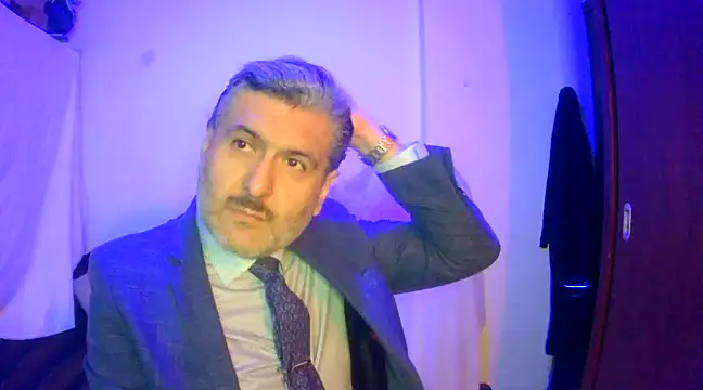 Snapshot of BushBator chatting on 4, 3, 2025 BushBator online show from 4, 3, 2025