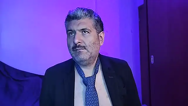 Snapshot of BushBator chatting on 13, 9, 2025 BushBator online show from 13, 9, 2025