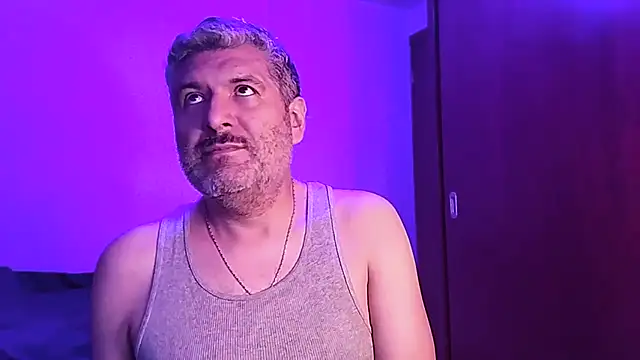 Snapshot of BushBator chatting on 21, 9, 2025 BushBator online show from 21, 9, 2025