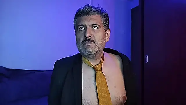 Snapshot of BushBator chatting on 30, 9, 2025 BushBator online show from 30, 9, 2025