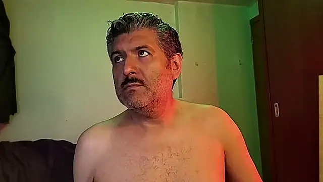 Snapshot of BushBator chatting on 20, 10, 2025 BushBator online show from 20, 10, 2025