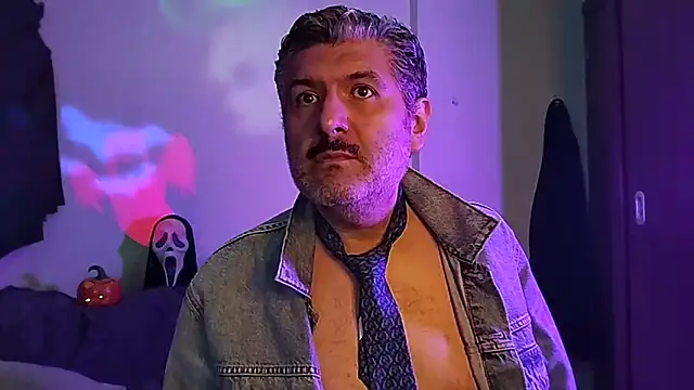 Snapshot of BushBator chatting on 22, 10, 2025 BushBator online show from 22, 10, 2025