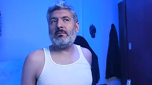 Snapshot of BushBator chatting on 23, 11, 2025 BushBator online show from 23, 11, 2025