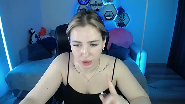 SabrinViolet online show from 4, 11, 2025