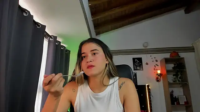 taniasweetxx online show from 6, 12, 2024