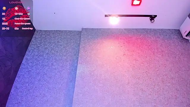 Snapshot of VanessaKalo chatting on 4, 10, 2025 VanessaKalo online show from 4, 10, 2025