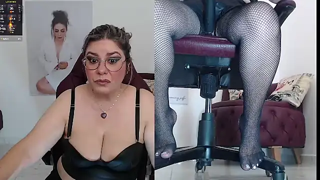 Snapshot of zehra_sanem chatting on 12, 9, 2025 zehra sanem online show from 12, 9, 2025
