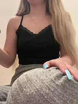 Snapshot of Holly-Glamour chatting on 21, 3, 2025 Holly-Glamour online show from 21, 3, 2025