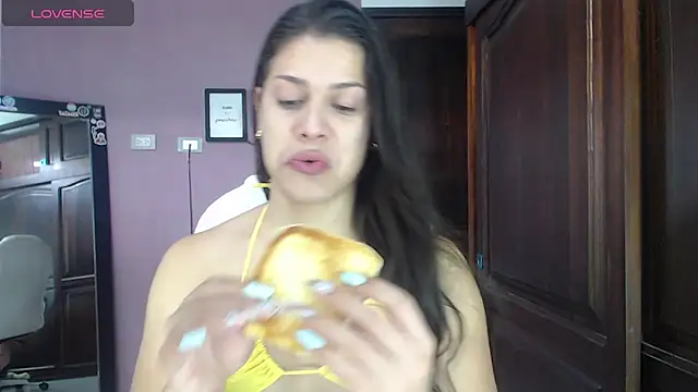 Snapshot of Luciana_Ortiz1 chatting on 19, 12, 2024 Luciana Ortiz1 online show from 19, 12, 2024