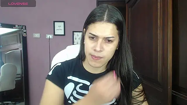 Snapshot of Luciana_Ortiz1 chatting on 8, 2, 2025 Luciana Ortiz1 online show from 8, 2, 2025