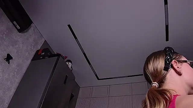 eelizabeth online show from 30, 1, 2025