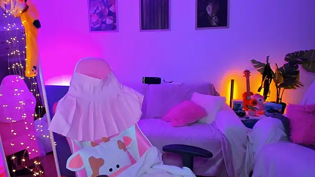 Alyssa Smitt online show from 21, 10, 2025