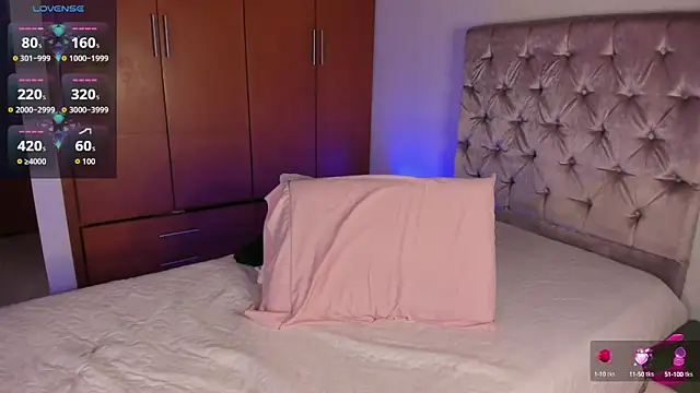 Snapshot of AlannaLove__ chatting on 9, 9, 2025 AlannaLove online show from 9, 9, 2025