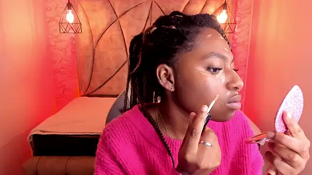 Queen perla  online show from 20, 2, 2025