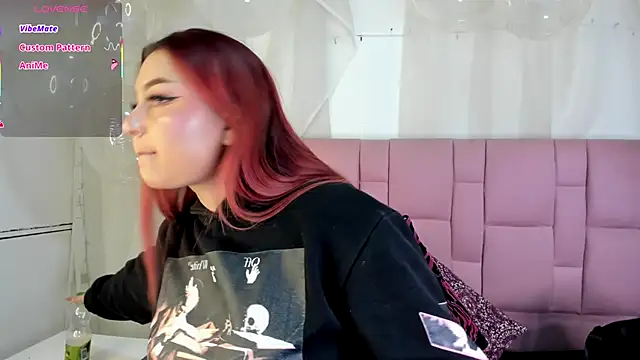 Snapshot of samantha-black chatting on 21, 10, 2025 samantha-black online show from 21, 10, 2025