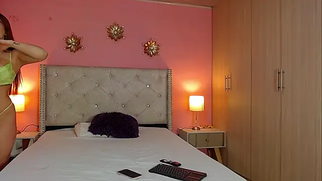 Kim and Mia online show from 18, 12, 2025