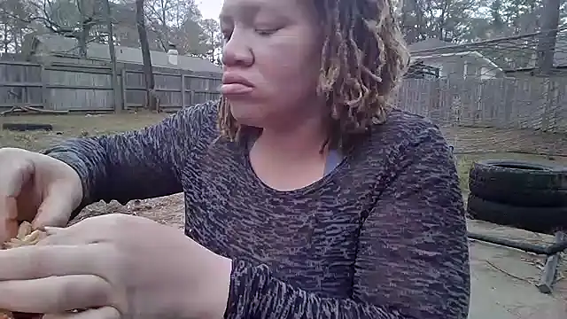 Snapshot of Milfshakecafe chatting on 5, 1, 2025 Milfshakecafe online show from 5, 1, 2025