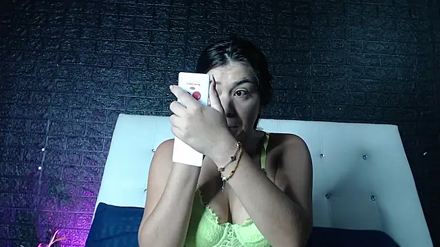 Snapshot of Sweet-Monica chatting on 4, 6, 2026 Sweet-Monica online show from 4, 6, 2026