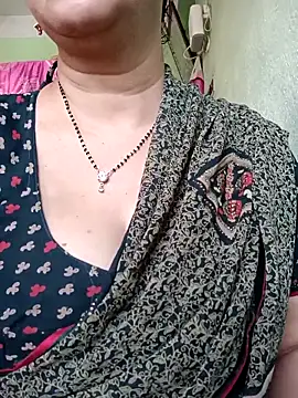 Snapshot of Rosy-B chatting on 8, 11, 2025 Rosy-B online show from 8, 11, 2025