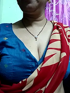 Snapshot of Rosy-B chatting on 10, 11, 2025 Rosy-B online show from 10, 11, 2025