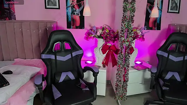 Snapshot of RolyLoren chatting on 20, 12, 2024 RolyLoren online show from 20, 12, 2024