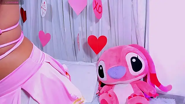 Snapshot of RolyLoren chatting on 1, 3, 2025 RolyLoren online show from 1, 3, 2025