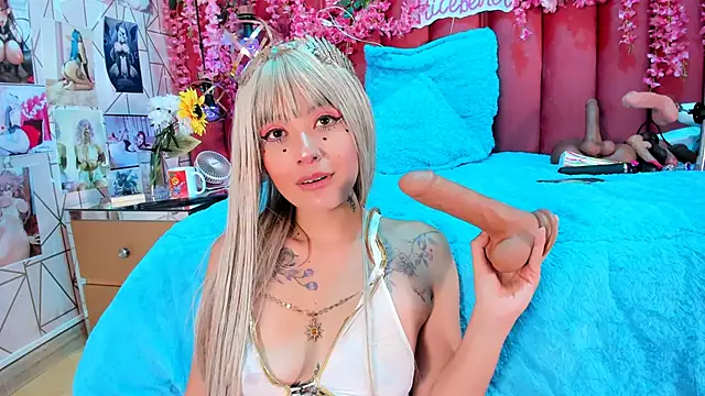 Snapshot of Alicebenett chatting on 14, 11, 2025 Alicebenett online show from 14, 11, 2025