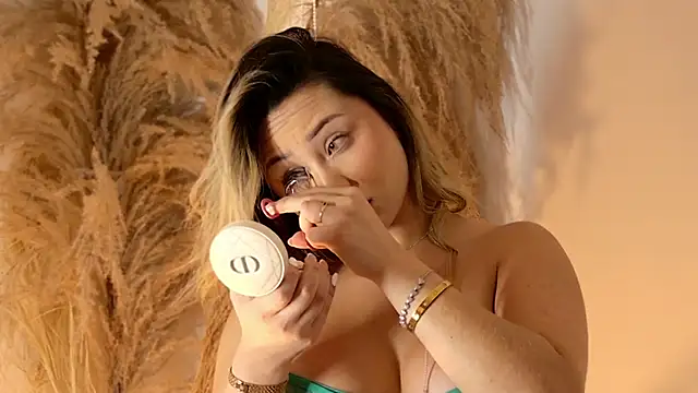 SaraFerreira online show from 18, 2, 2025