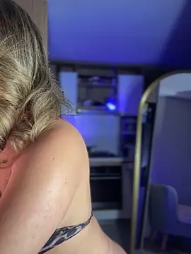 SaraFerreira online show from 22, 10, 2025