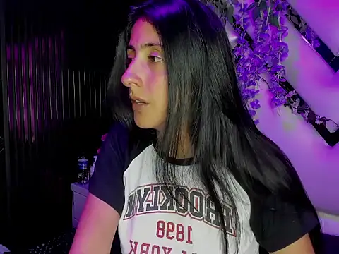 Snapshot of Cameron_cutte chatting on 21, 12, 2025 Cameron cutte online show from 21, 12, 2025