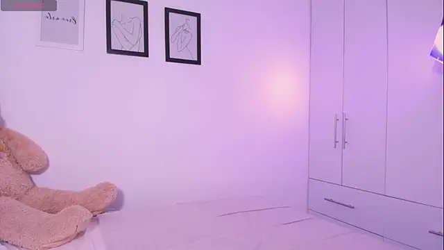 Snapshot of DannaHyde chatting on 7, 11, 2025 DannaHyde online show from 7, 11, 2025