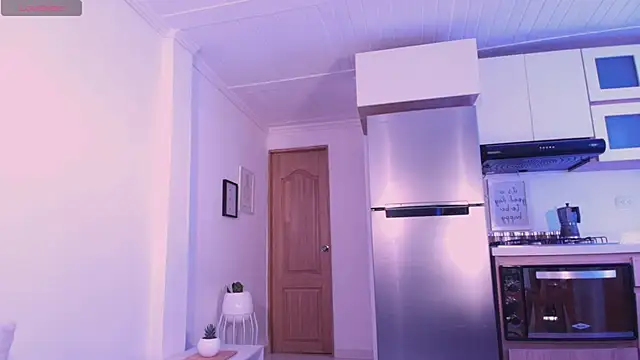 Snapshot of DannaHyde chatting on 19, 11, 2025 DannaHyde online show from 19, 11, 2025